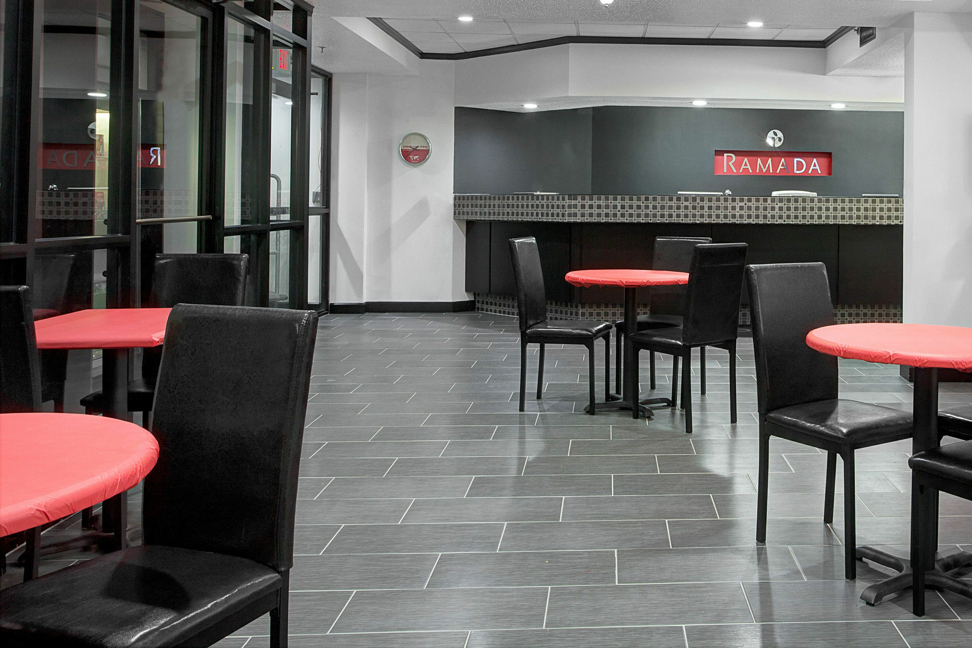 Ramada By Wyndham Pearl/Jackson Airport Hotel Exterior photo